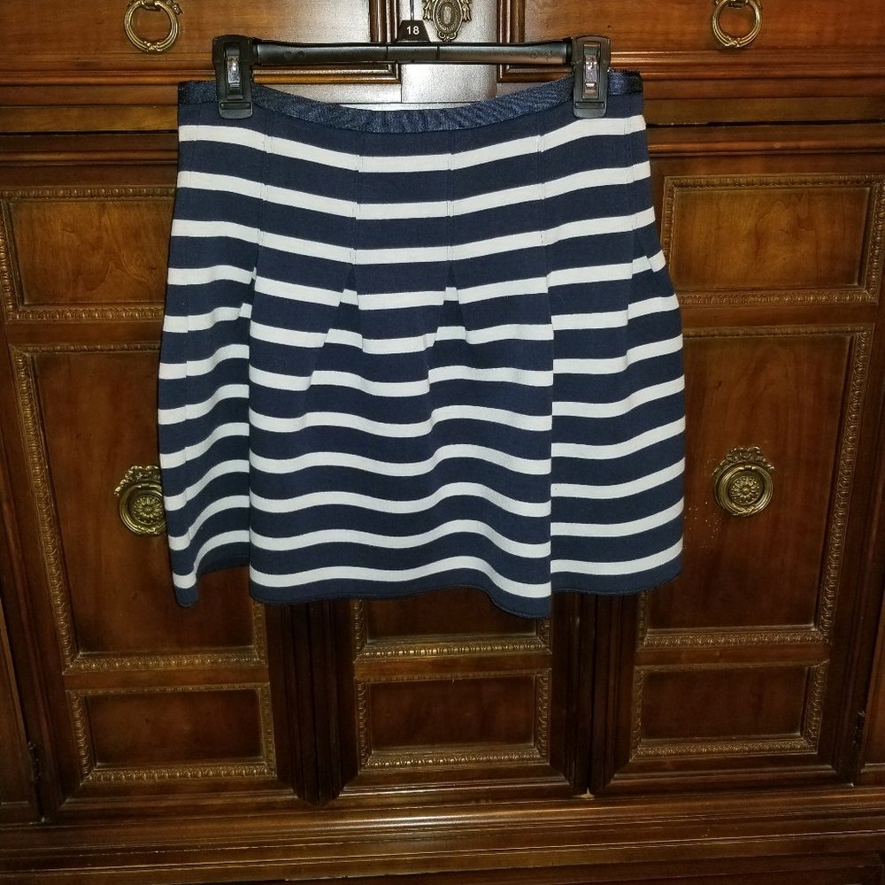 🌞Navy/Off white pleated scuba skirt🌞